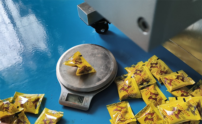 攻克调味粉包装难题：粉末食品包装机的核心技术解析(图2)