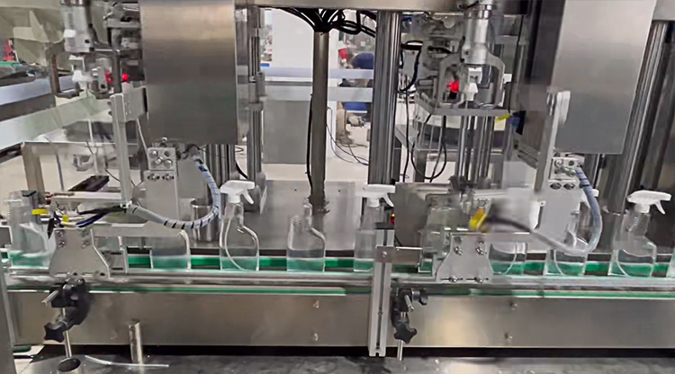 多功能自动旋盖机解决鸭嘴盖等异形盖旋盖难题，效率达4000瓶/小时(图1)